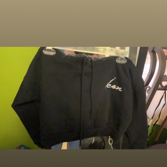 ICON CLOTHING SET - Picture 1 of 3